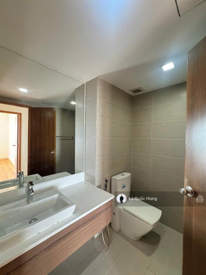Cho thuê noble crystal riverside (3pn+3wc) dt 155m2 tầng cao view sông giá 16tr/tháng.