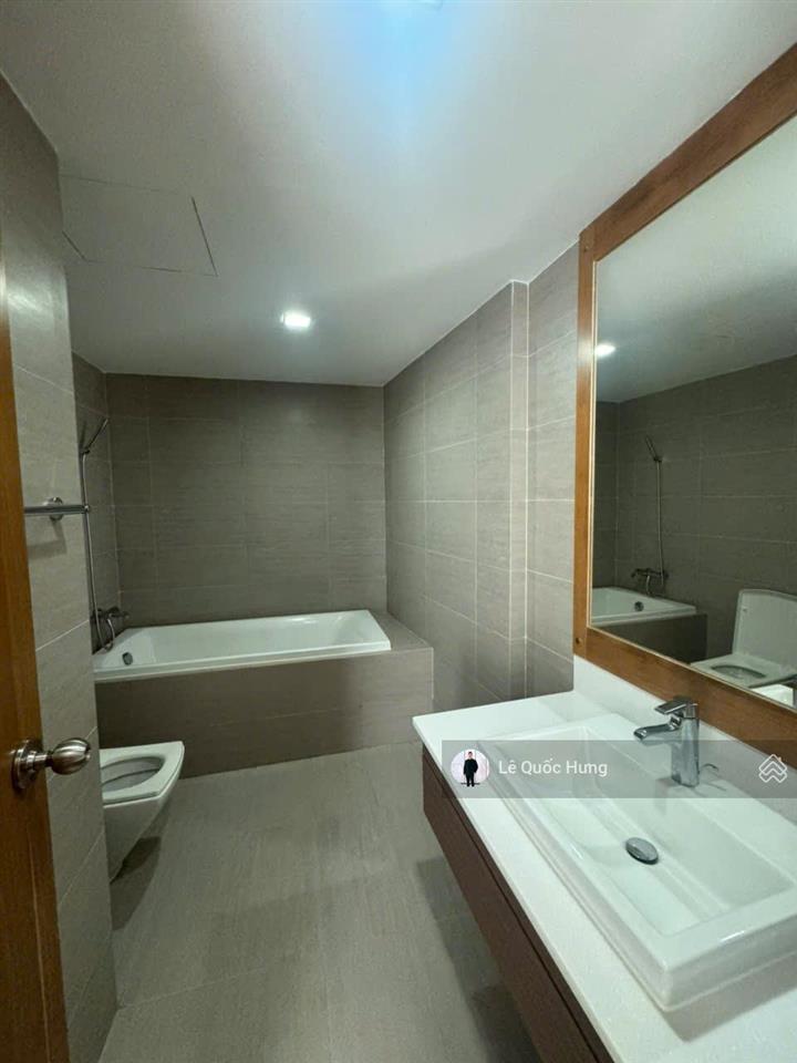 Cho thuê noble crystal riverside (3pn+3wc) dt 155m2 tầng cao view sông giá 16tr/tháng.