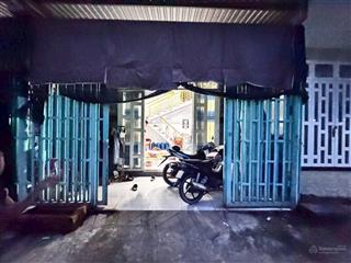 Nhà không thể rẻ hơn ngay sát kcn tân đức 1 trệt 1 lửng 2pn giá 1,3 tỷ shr