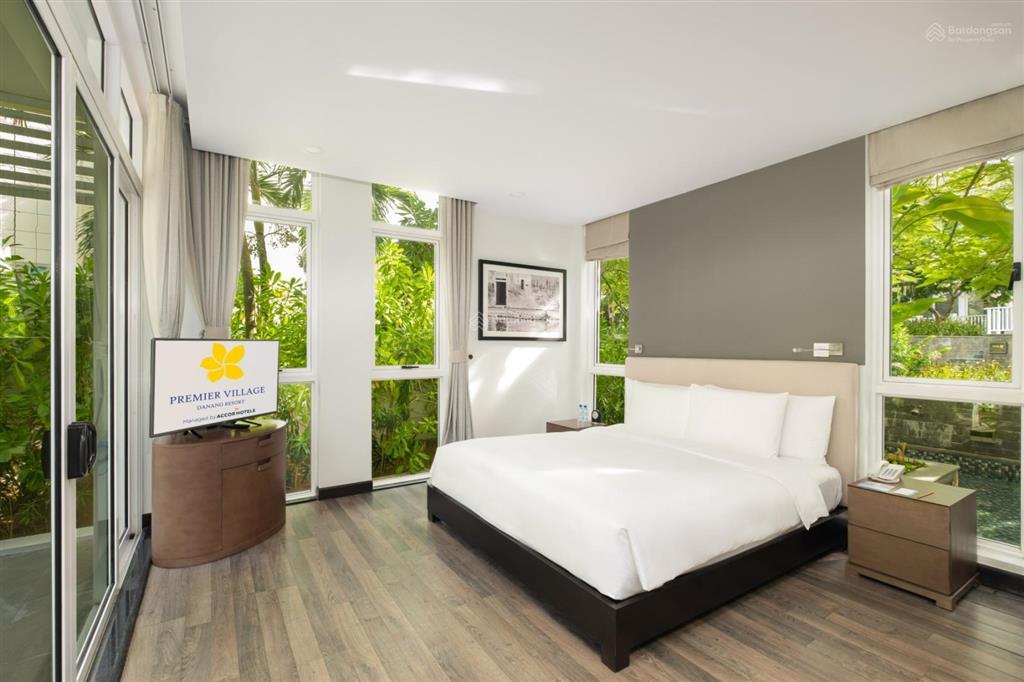 Chính chủ cần cho thuê căn villa 4pn full nội thất 5* mặt biển mỹ khê  đà nẵng. có hồ bơi riêng