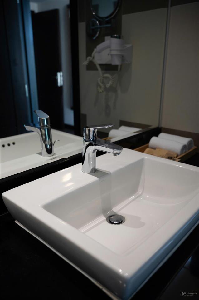 Chính chủ cần cho thuê căn villa 5pn full nội thất 5* mặt biển mỹ khê  đà nẵng. có hồ bơi riêng