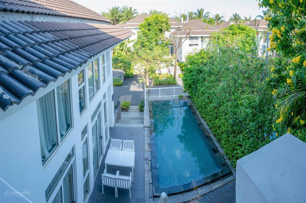 Chính chủ cần cho thuê căn villa 5pn full nội thất 5* mặt biển mỹ khê  đà nẵng. có hồ bơi riêng