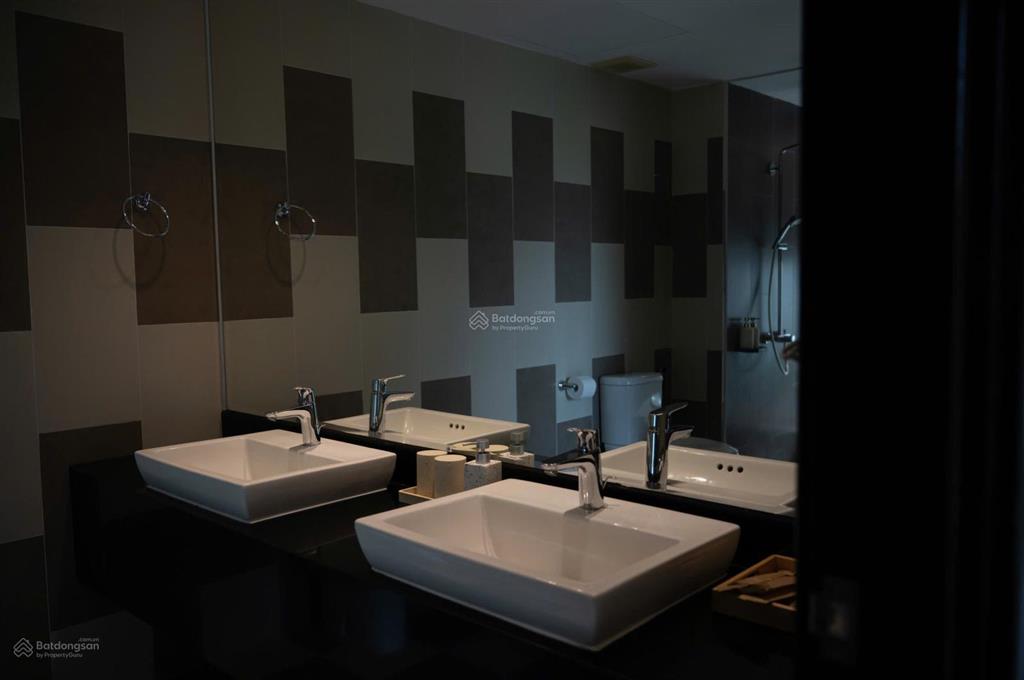 Chính chủ cần cho thuê căn villa 5pn full nội thất 5* mặt biển mỹ khê  đà nẵng. có hồ bơi riêng