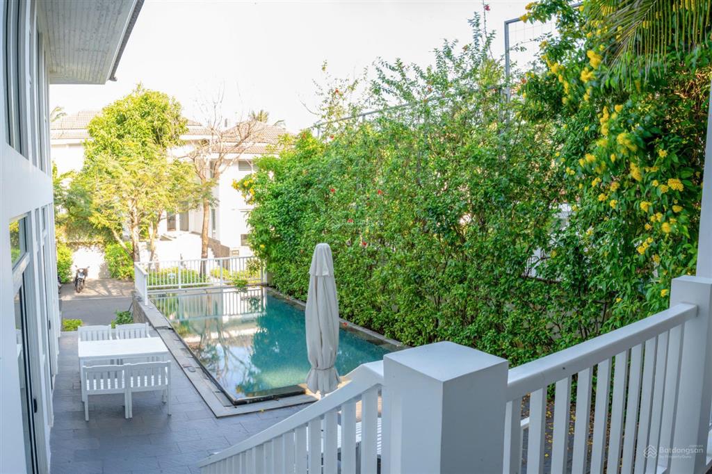Chính chủ cần cho thuê căn villa 5pn full nội thất 5* mặt biển mỹ khê  đà nẵng. có hồ bơi riêng