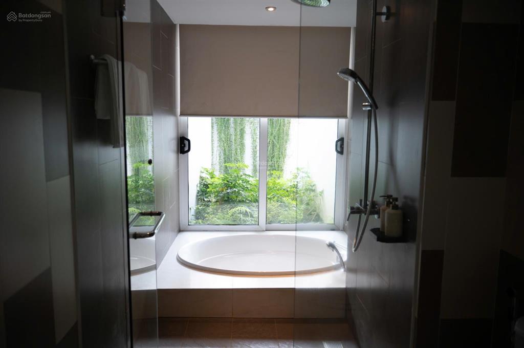 Chính chủ cần cho thuê căn villa 5pn full nội thất 5* mặt biển mỹ khê  đà nẵng. có hồ bơi riêng