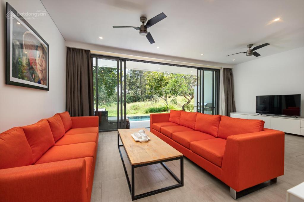 Bán gấp villa góc 3pn  277,6m2 view sân golf brg. sở hữu lâu dài  sổ hồng công chứng ngay