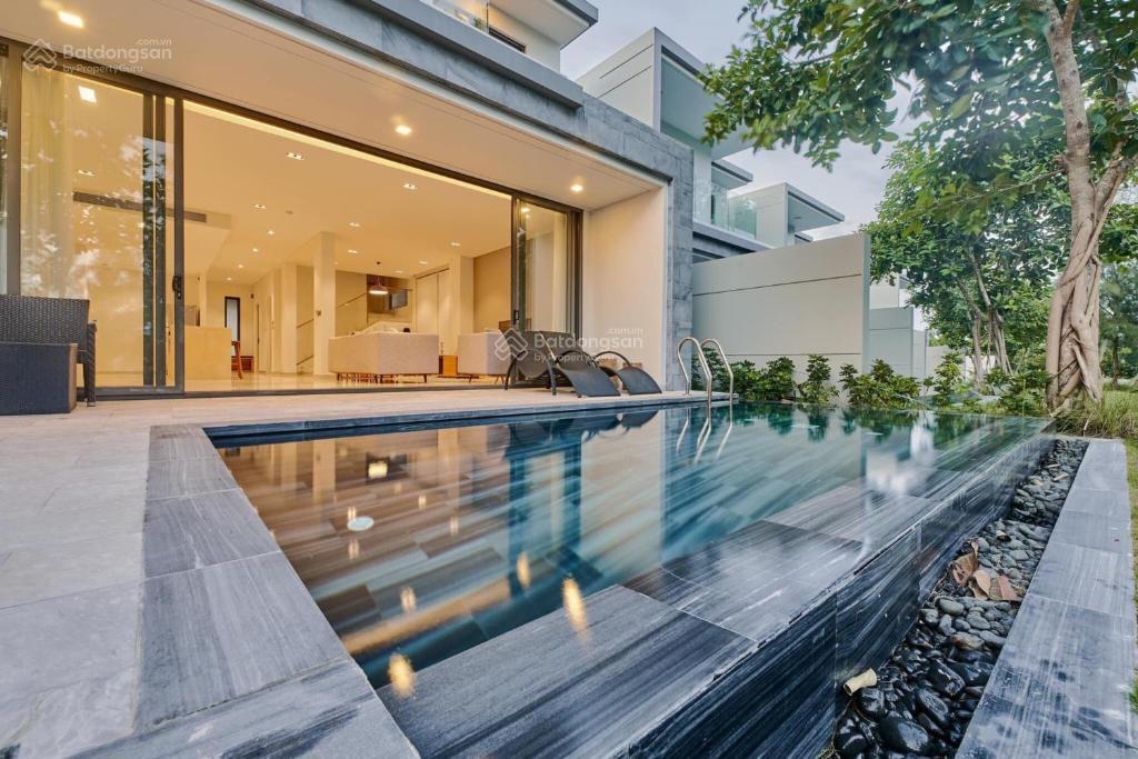 Bán gấp villa góc 3pn  277,6m2 view sân golf brg. sở hữu lâu dài  sổ hồng công chứng ngay