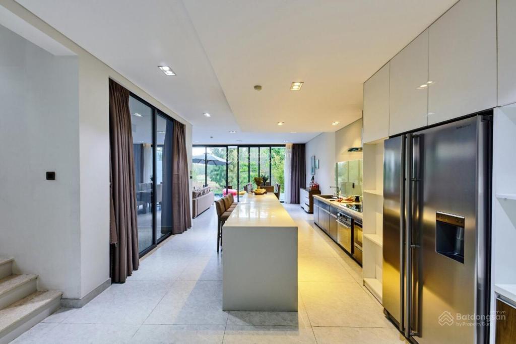 Bán gấp villa góc 3pn  277,6m2 view sân golf brg. sở hữu lâu dài  sổ hồng công chứng ngay