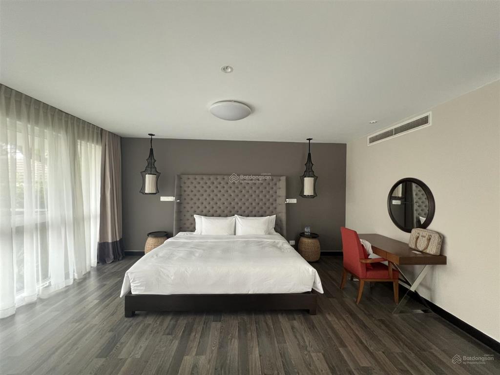 Hạ 4 tỷ còn 3x tỷ căn villa 5pn300m2 ngay mặt biển mỹ khê. sổ đỏ lâu dài sẵn sàng công chứng