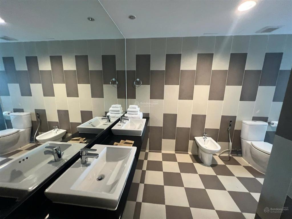 Hạ 4 tỷ còn 3x tỷ căn villa 5pn300m2 ngay mặt biển mỹ khê. sổ đỏ lâu dài sẵn sàng công chứng
