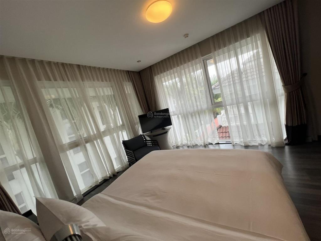 Hạ 4 tỷ còn 3x tỷ căn villa 5pn300m2 ngay mặt biển mỹ khê. sổ đỏ lâu dài sẵn sàng công chứng