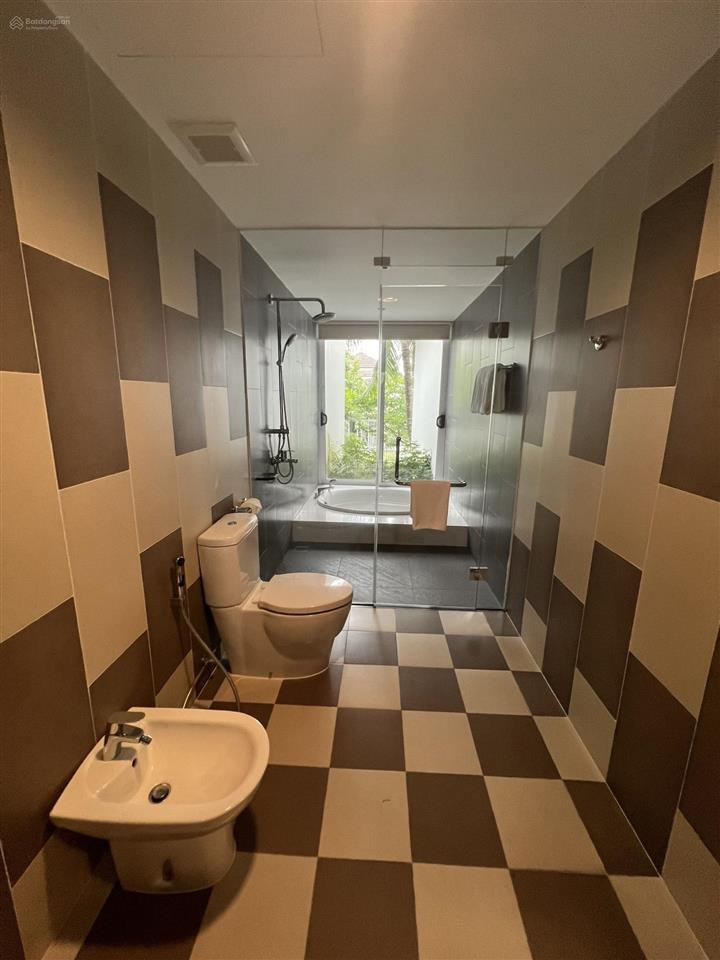 Hạ 4 tỷ còn 3x tỷ căn villa 5pn300m2 ngay mặt biển mỹ khê. sổ đỏ lâu dài sẵn sàng công chứng