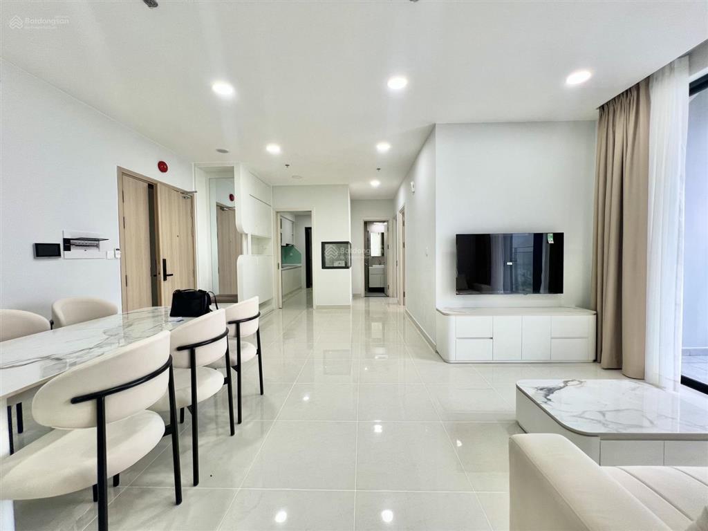 Cho thuê căn 3pn nội thất xịn đầy đủ ở liền