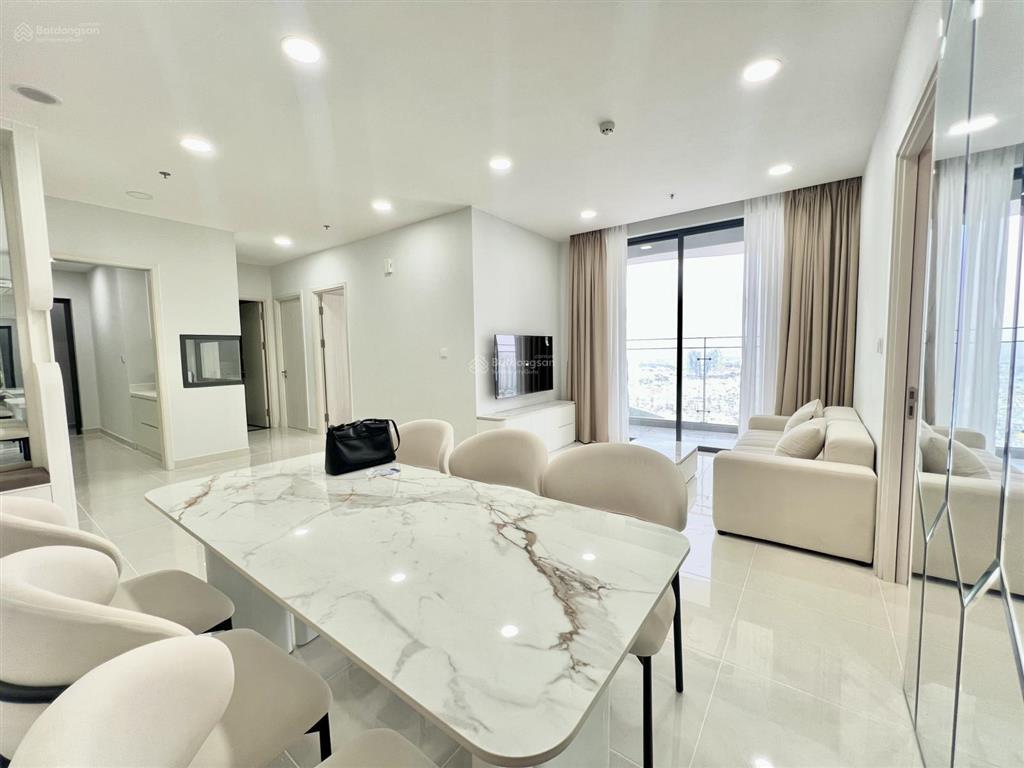 Cho thuê căn 3pn nội thất xịn đầy đủ ở liền