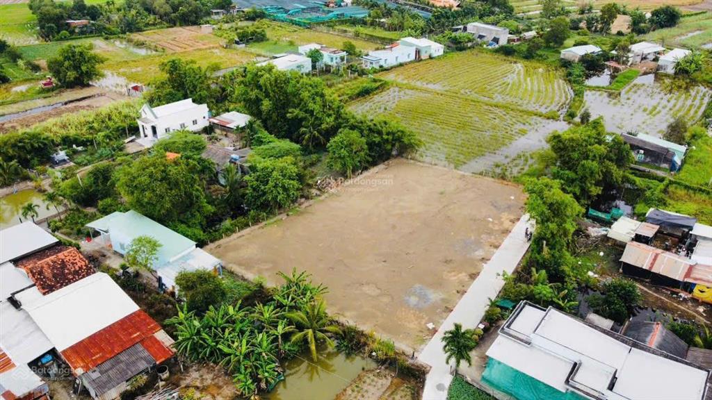 Chính chủ bán lô đất 137,5m² đất thổ cư, sổ hồng riêng, sử dụng lâu dài.