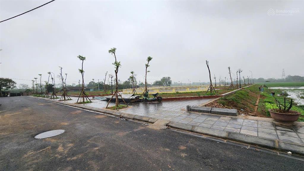 Bán lô đất trục chính kinh doanh thôn nghĩa vũ, xã dục tú. cách đường dẫn cầu tứ liên 500m.