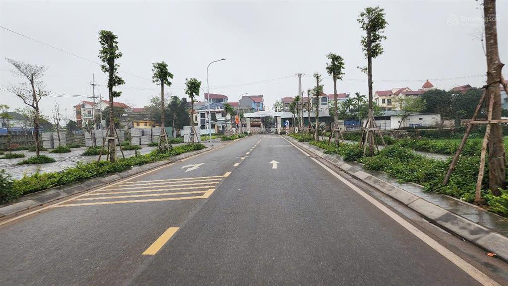 Bán lô đất trục chính kinh doanh thôn nghĩa vũ, xã dục tú. cách đường dẫn cầu tứ liên 500m.