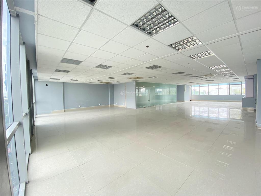 Cho thuê văn phòng quận 10 giá rẻ  giáp quận 3  đường thành thái  dt 100m2 chỉ 8$/m2