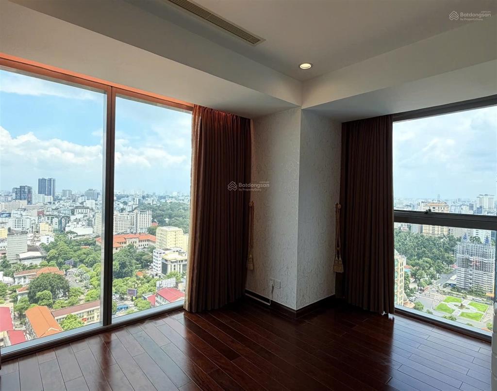 Căn gốc trong vincom đồng khởi  160m2 3pn 2wc full nội thất  view xem pháo hoa