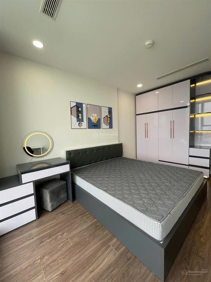Cho thuê gấp cc 3pn, 106m2 tại sunshine sky city, phú thuận, q7, 26 triệu vnd