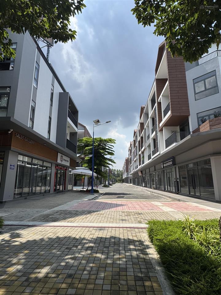 Bán nhà phố 2 lầu chỉ thanh toán 30% nhận nhà  phần còn lại giãn 5 năm không lo lãi suất nh