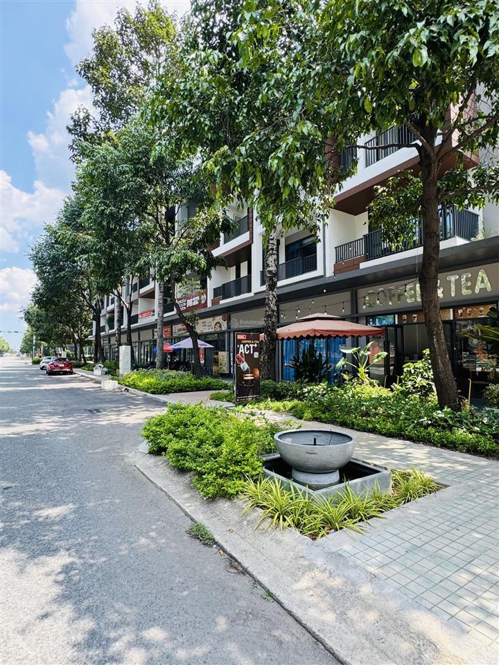 Bán nhà 2 lầu ngay tthc bình dương, 2 mặt tiền kinh doanh. chỉ cần tt trước 30% nhận nhà