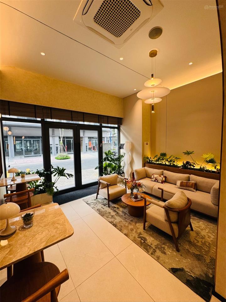 Bán nhà 2 lầu ngay tthc bình dương, 2 mặt tiền kinh doanh. chỉ cần tt trước 30% nhận nhà