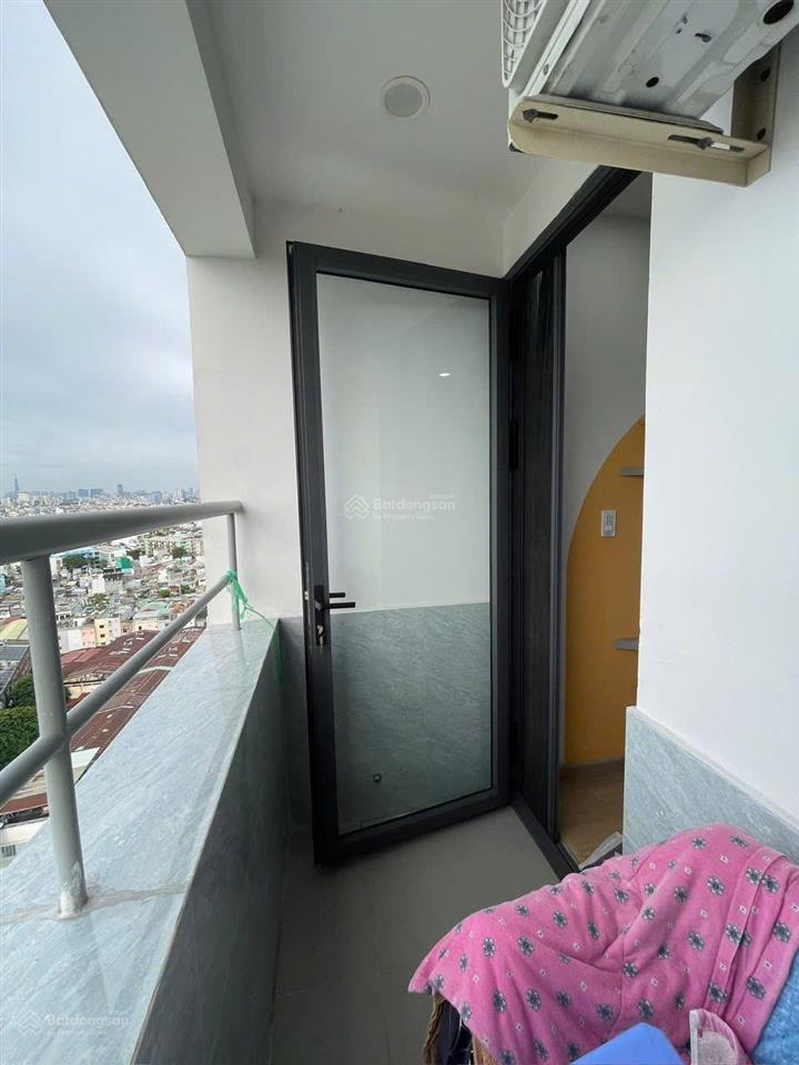 Bán cc sài gòn town căn góc quận tân phú, 85m2, 3 phòng, giá 2 tỷ 7. giấy tờ hợp lệ.  0384 015 ***