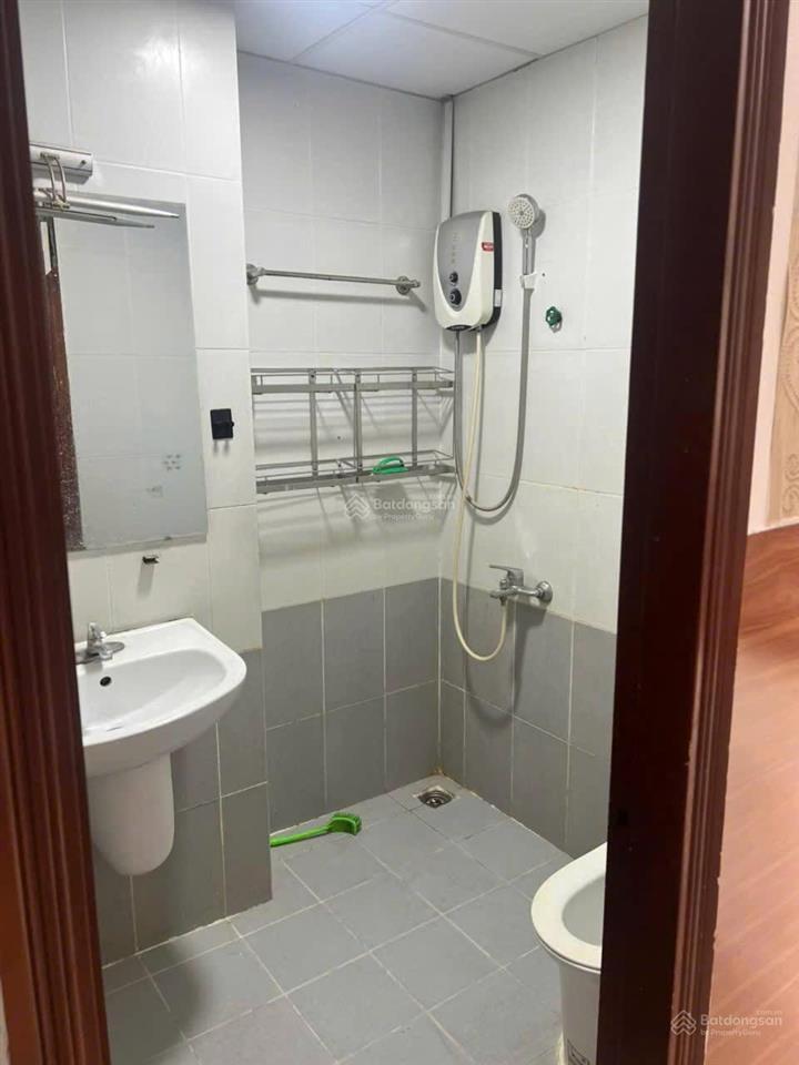 Cần bán âu cơ tower  đã có sổ. diện tích 80m2  3pn  2wc, giá bán 4,1 tỷ. giáp quận tân bình.