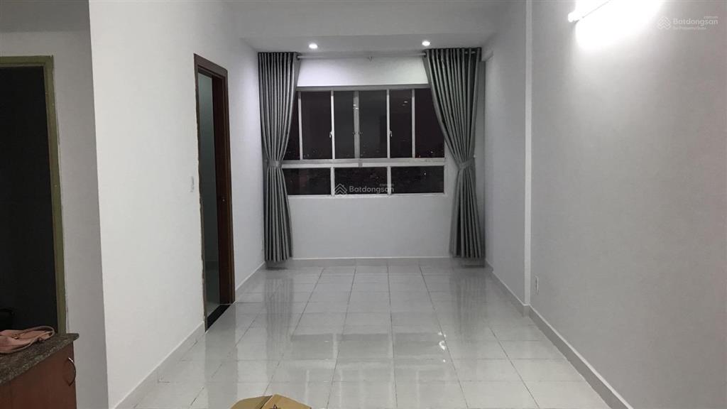 Bán căn hộ sài gòn town 60m2  2pn 2wc, vị trí giáp tân bình, giá bán 2.2 tỷ