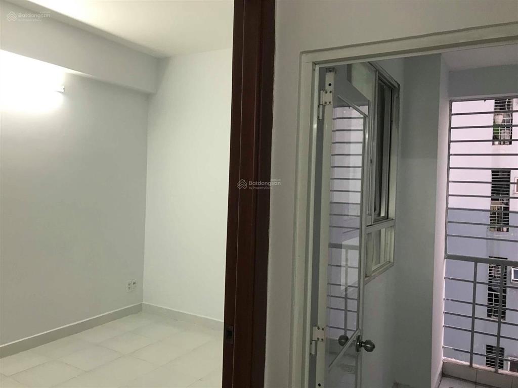 Bán căn hộ sài gòn town 60m2  2pn 2wc, vị trí giáp tân bình, giá bán 2.2 tỷ