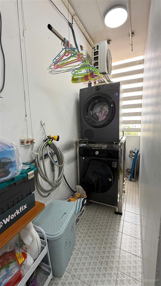 Bán căn hộ sacomreal 584. diện tích 82m2, 2pn  2wc. giá bán 3.830 tỷ. nhà đẹp và thoáng mát.