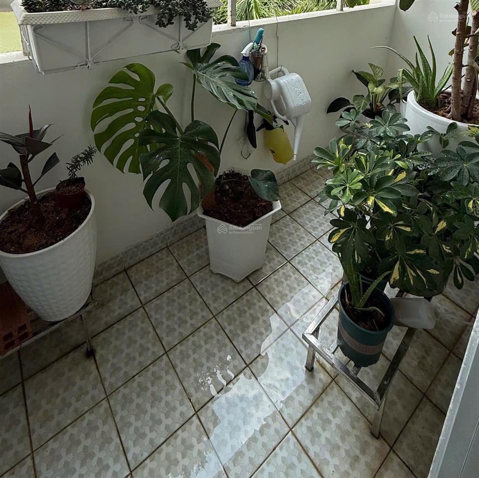 Bán căn hộ sacomreal 584. diện tích 82m2, 2pn  2wc. giá bán 3.830 tỷ. nhà đẹp và thoáng mát.
