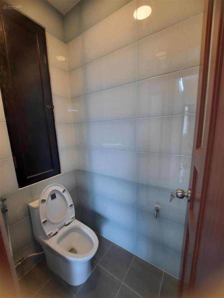 Bán chung cư 312 lạc long quân. diện tích 64m2  2pn, 2wc, giá bán 3.4 tỷ. có sổ