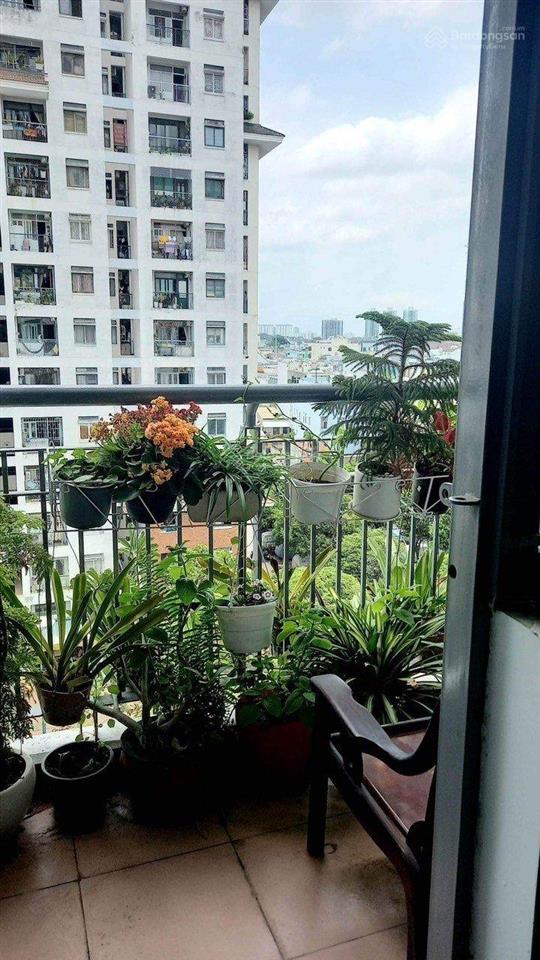 Bán chung cư 312 lạc long quân. diện tích 64m2  2pn, 2wc, giá bán 3.4 tỷ. có sổ