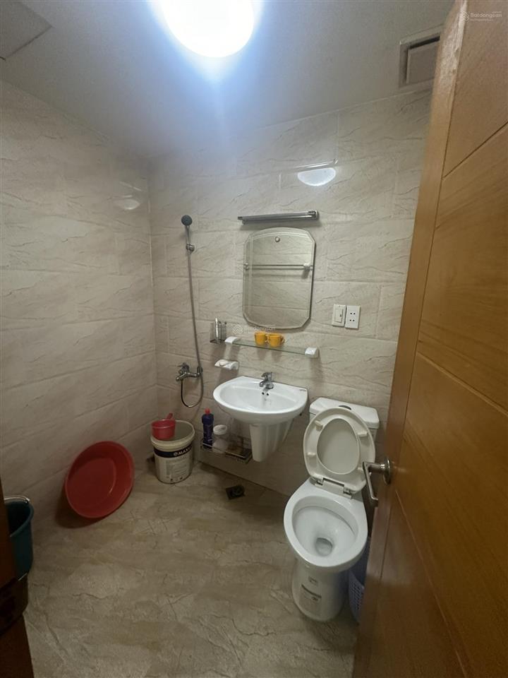 Bán căn hộ hoàng kim thế gia  3pn thoáng mát sổ hồng đầy đủ, giá 3 tỷ 2. gọi số 0384 015 *** xem nhà