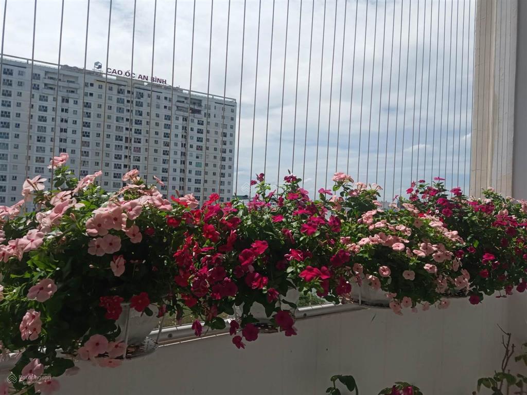 Bán căn hộ sacomreal 584, có diện tích 82m2, 2pn, 2wc, giá bán 3 tỷ 780tr, sổ hồng riêng