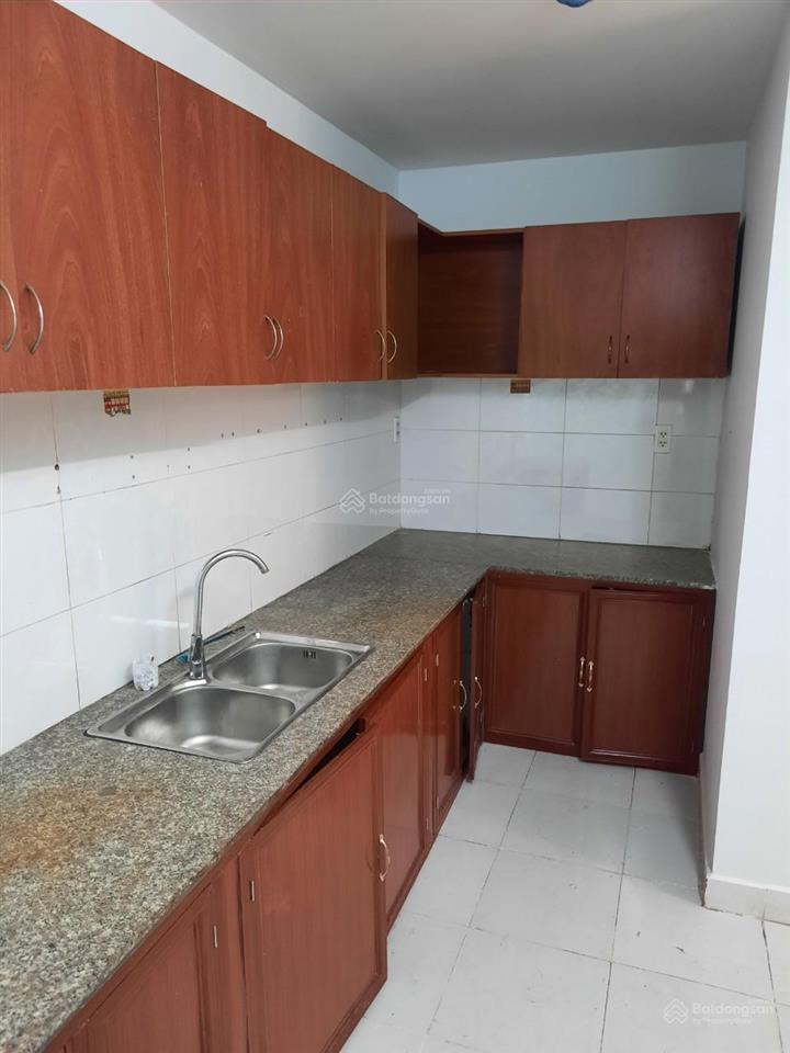 Bán căn hộ sài gòn town có diện tích 65m2, 2pn 2wc, bán giá 2 tỷ 250, giáp q tân bình.