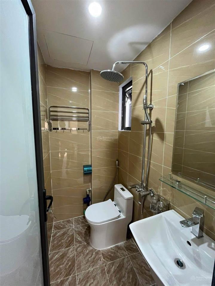 117 thái hà, ô tô đỗ cửa giá 4tr5, ở luôn phòng full đồ, máy giặt riêng, cửa sổ cực thoáng