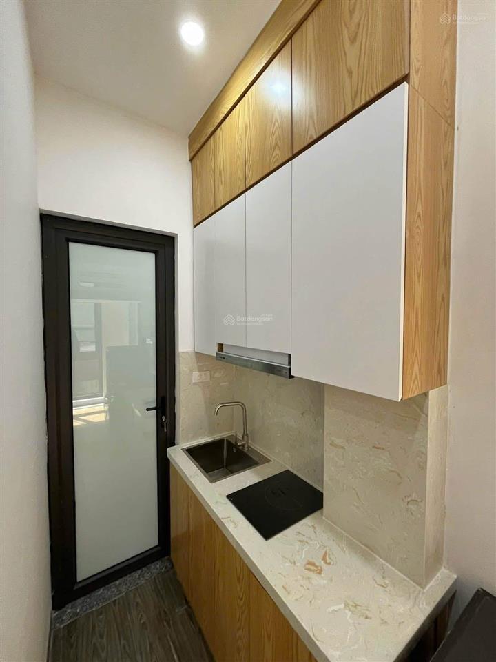 117 thái hà, ô tô đỗ cửa giá 4tr5, ở luôn phòng full đồ, máy giặt riêng, cửa sổ cực thoáng