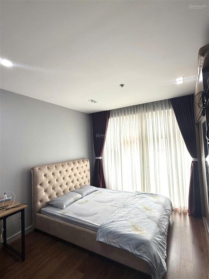 Cho thuê căn hộ sky center studio = 11tr/tháng, full nội thất, ở liền, có ban công dài rộng