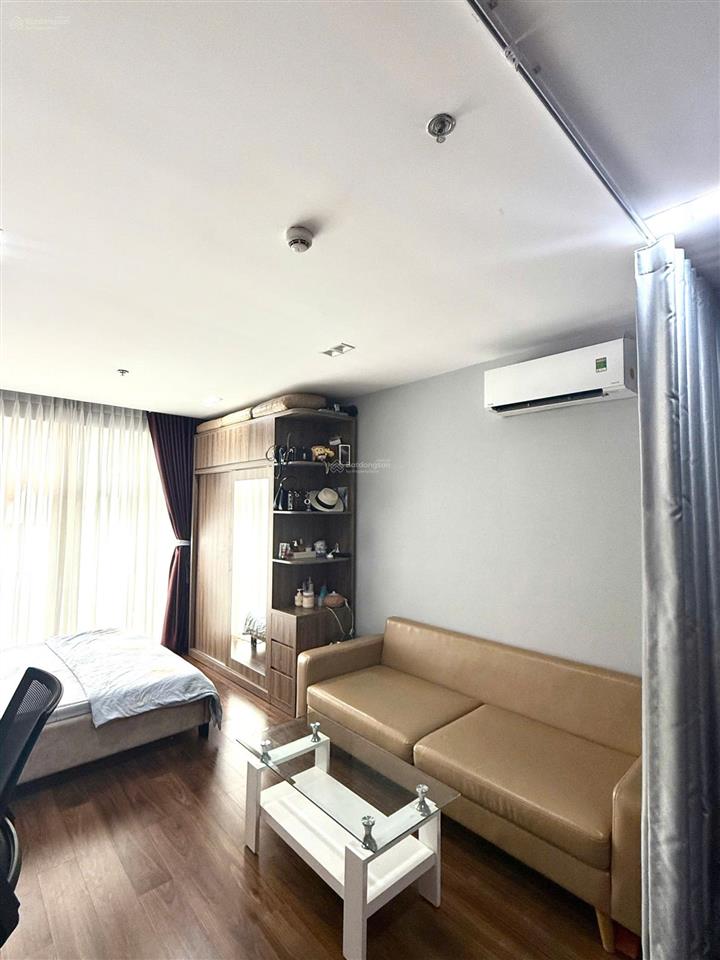 Cho thuê căn hộ sky center studio = 11tr/tháng, full nội thất, ở liền, có ban công dài rộng