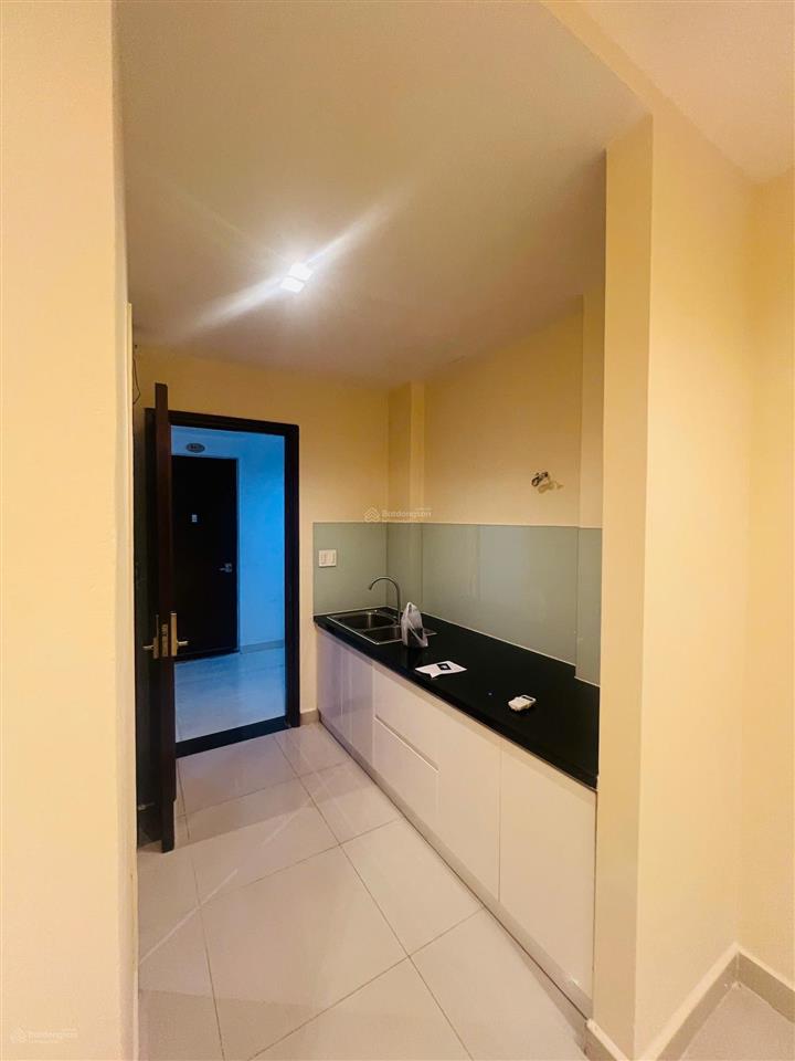 Cho thuê căn hộ sky center studio = 11tr/tháng, full nội thất, ở liền, có ban công dài rộng