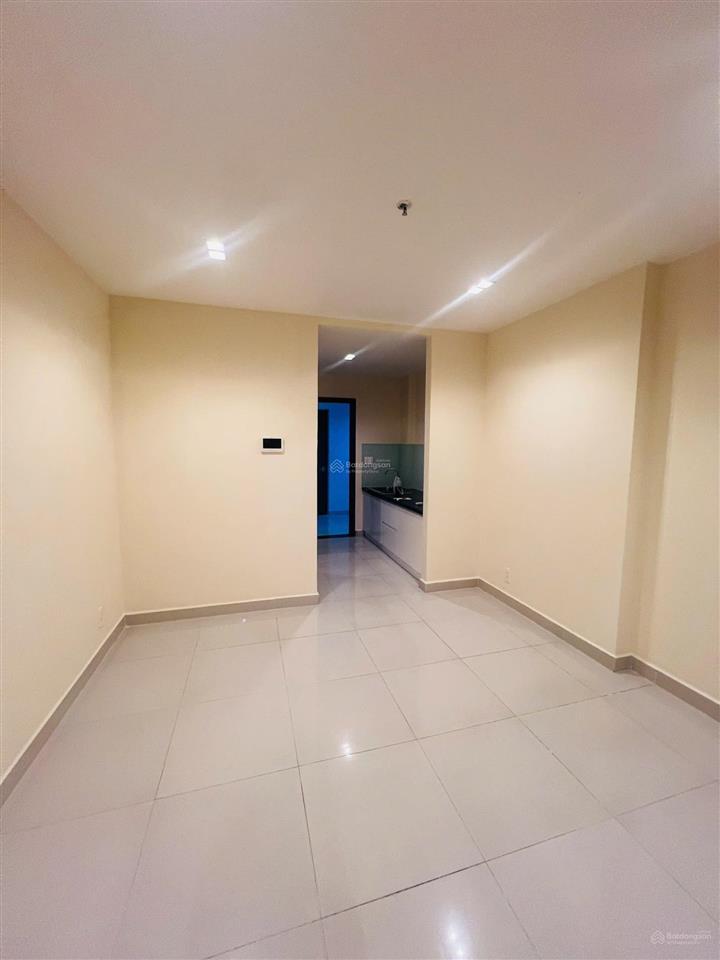 Cho thuê căn hộ sky center studio = 11tr/tháng, full nội thất, ở liền, có ban công dài rộng