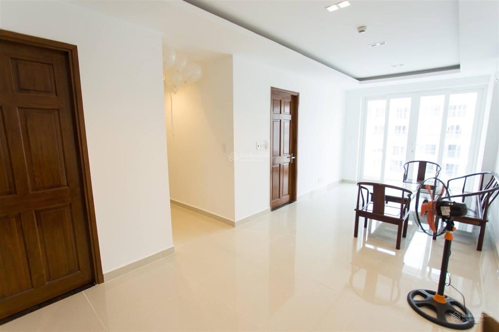 Bán căn hộ sky center 2pn  2wc = 5.8 tỷ full nội thất, bao thuế phí sang tên, có hd thuê giá tốt