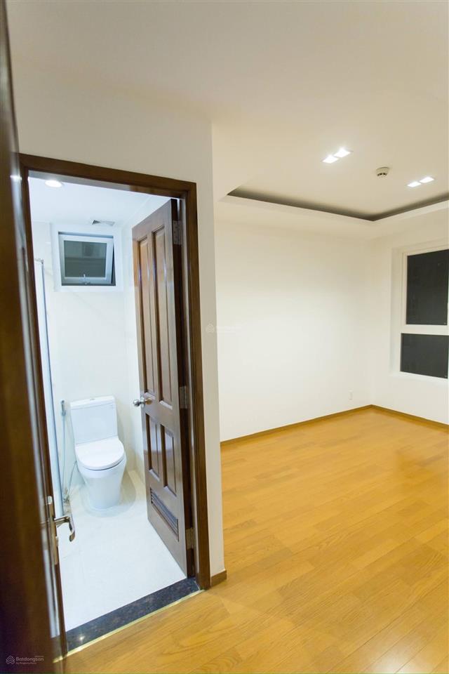 Bán căn hộ sky center 2pn  2wc = 5.8 tỷ full nội thất, bao thuế phí sang tên, có hd thuê giá tốt