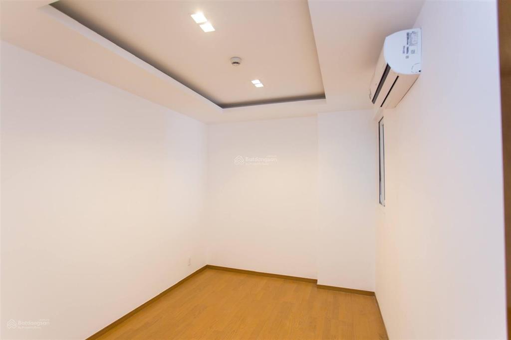 Bán căn hộ sky center 2pn  2wc = 5.8 tỷ full nội thất, bao thuế phí sang tên, có hd thuê giá tốt