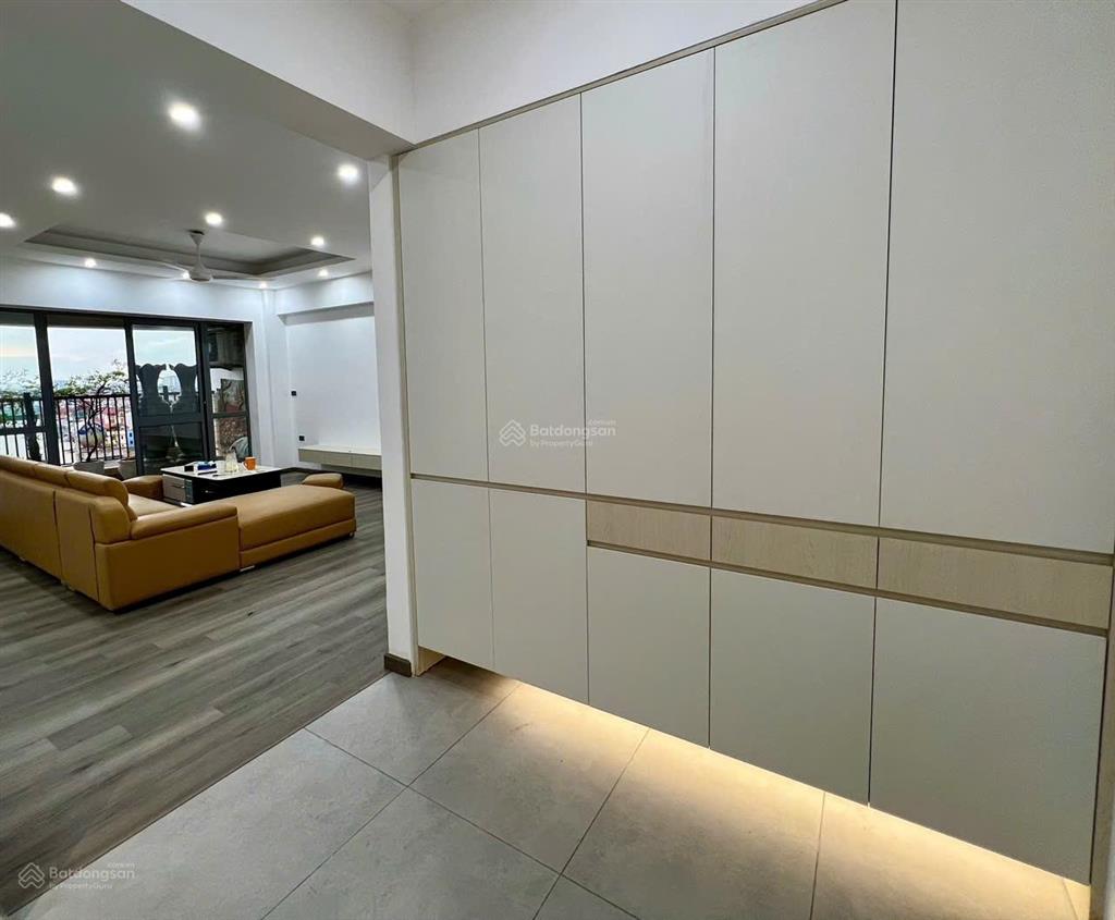Bán căn vip 166m2 3 ngủ 3wc 2 ban công sân vườn tại tòa chung cư ct5c văn khê. giá chuẩn không ảo