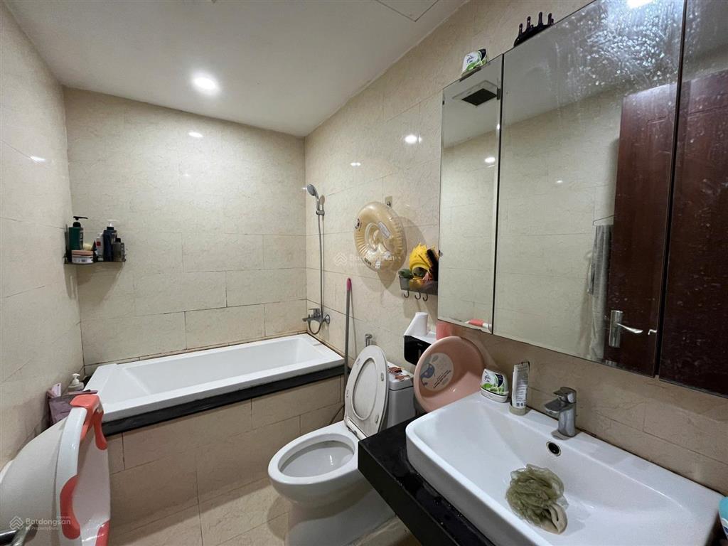 Bán gấp căn 3 ngủ 2 vs ban công sân vườn đẹp tại hpc landmark 105, kđt văn khê, hà đông