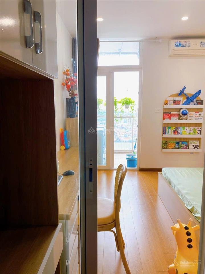 Chính chủ bán căn hộ 2 ngủ ban công sân vườn siêu đẹp tại usilk city văn khê. nhà đẹp sẵn sổ đỏ.